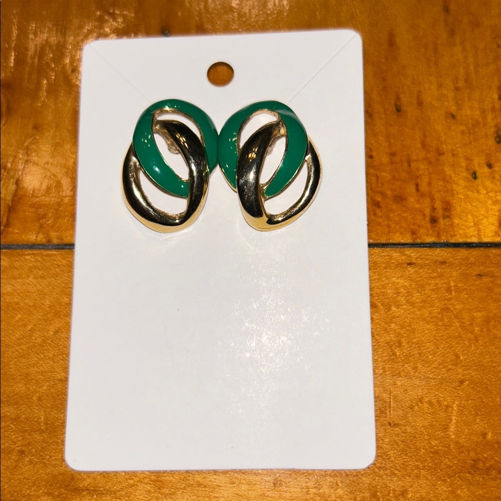 Vintage‎ Green and Gold Tone Stud Earrings Swirl/Link Shape 80s